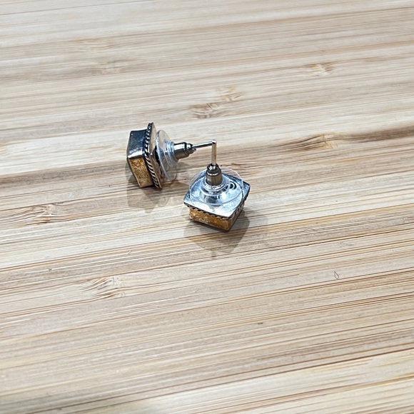 Royal blue studs - Picture 3 of 3